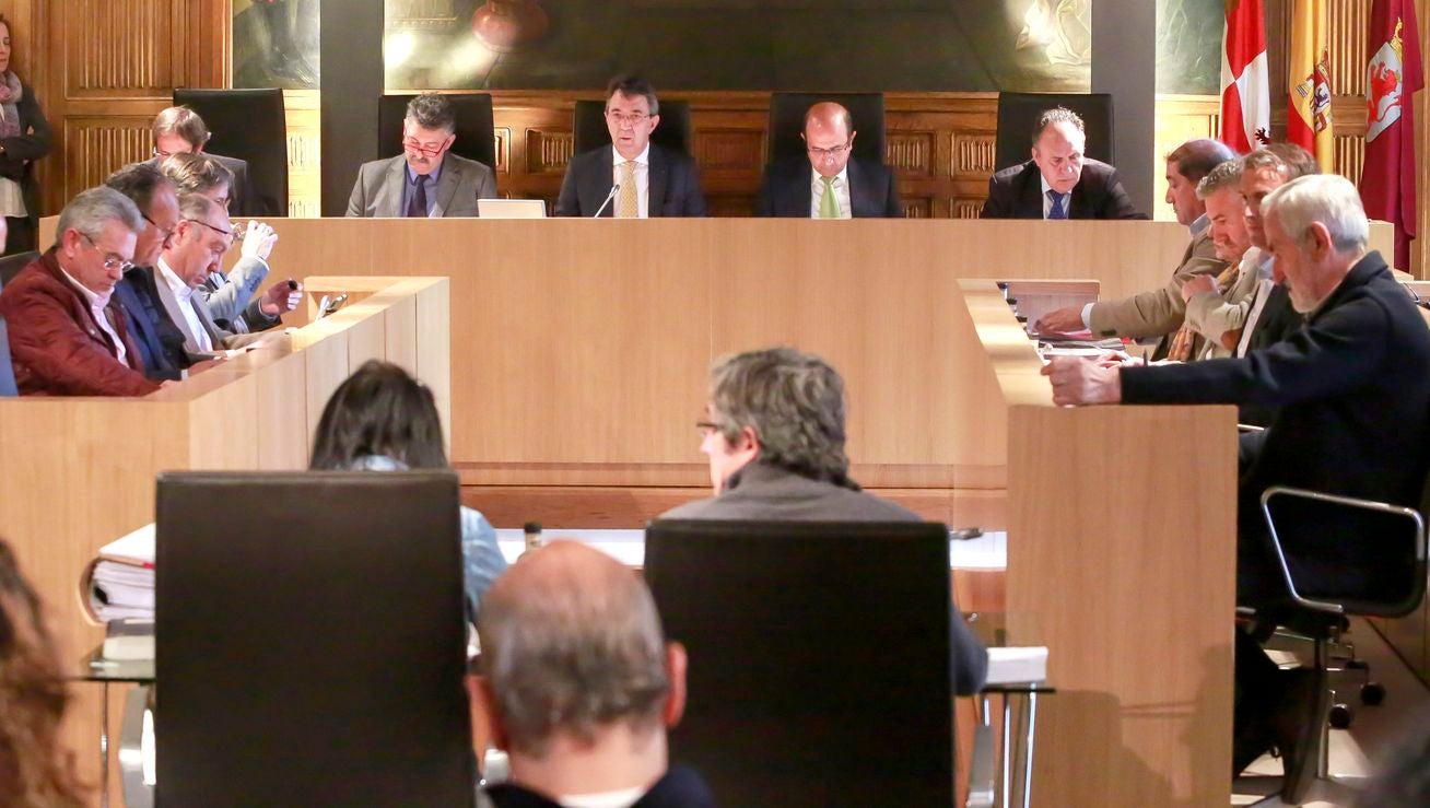 Una sentencia judicial obliga a la Diputación de León a cesar en sus funciones al actual interventor de la institución