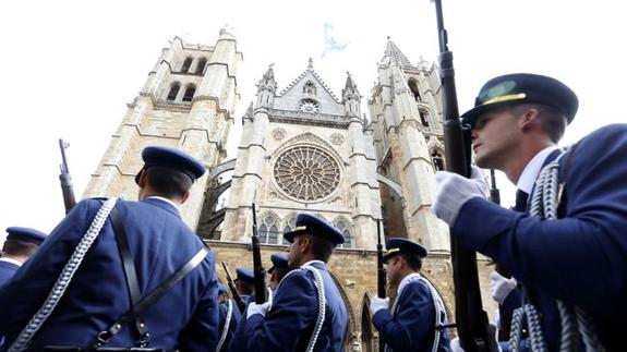 El Ayuntamiento pedirá a las Cortes regionales la Medalla de Oro a la Academia Básica del Aire